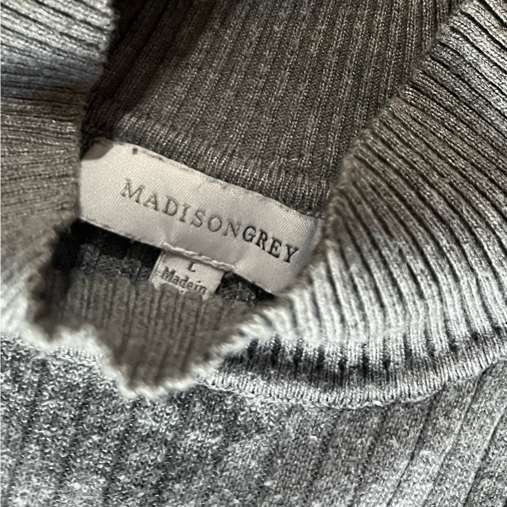Gray Rib-Knit Short-Sleeve Mock Neck Top size large - Picture 4 of 4